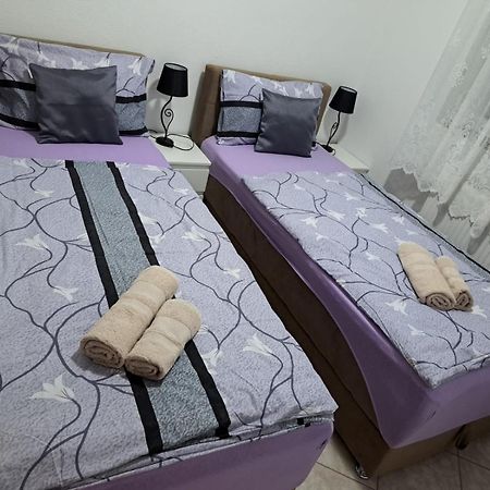 Apartmani Marijamagdalena Gračac 外观 照片