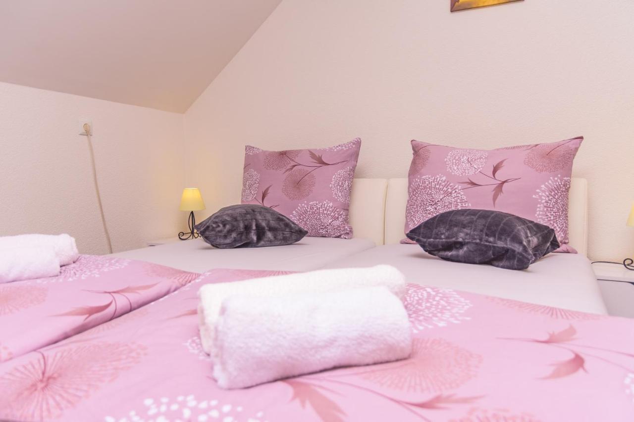 Apartmani Marijamagdalena Gračac 外观 照片