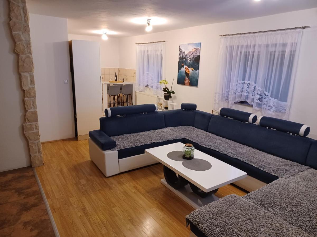 Apartmani Marijamagdalena Gračac 外观 照片