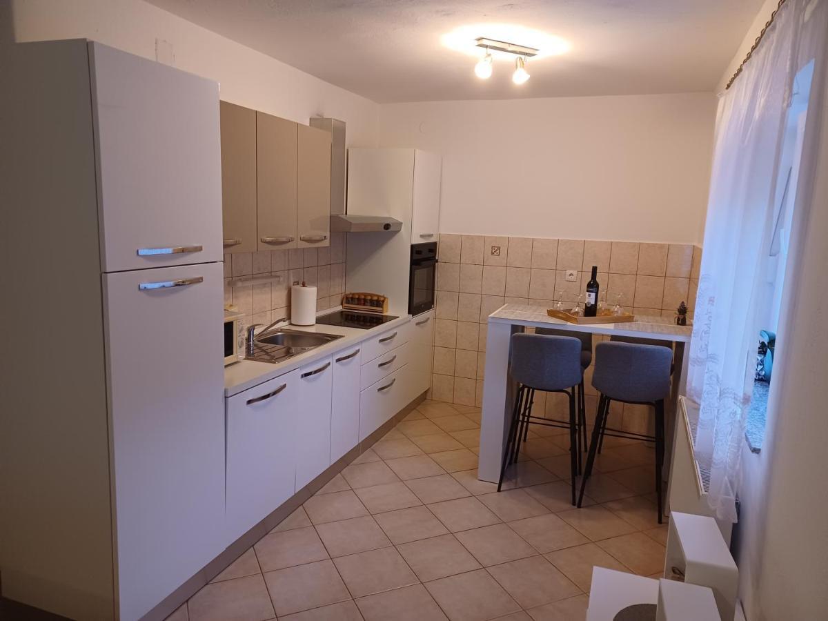 Apartmani Marijamagdalena Gračac 外观 照片