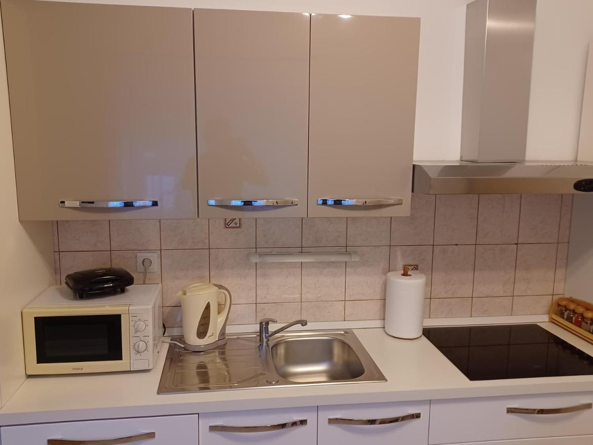 Apartmani Marijamagdalena Gračac 外观 照片