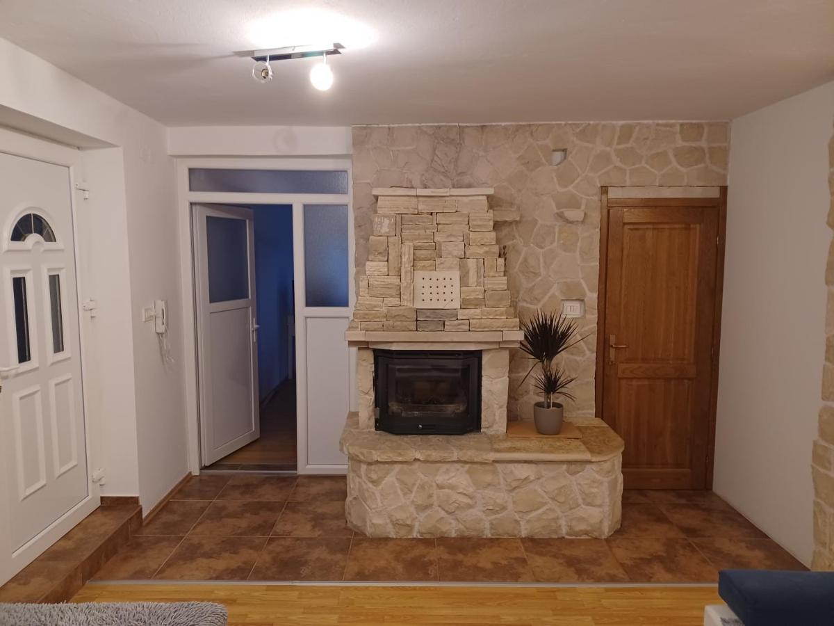 Apartmani Marijamagdalena Gračac 外观 照片