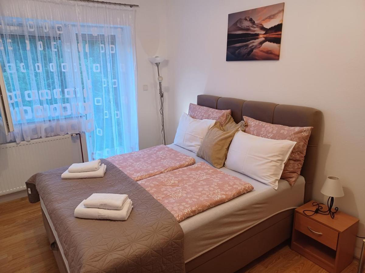 Apartmani Marijamagdalena Gračac 外观 照片