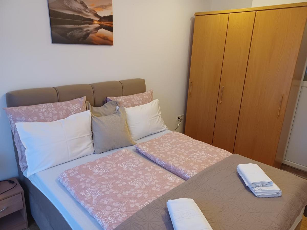 Apartmani Marijamagdalena Gračac 外观 照片