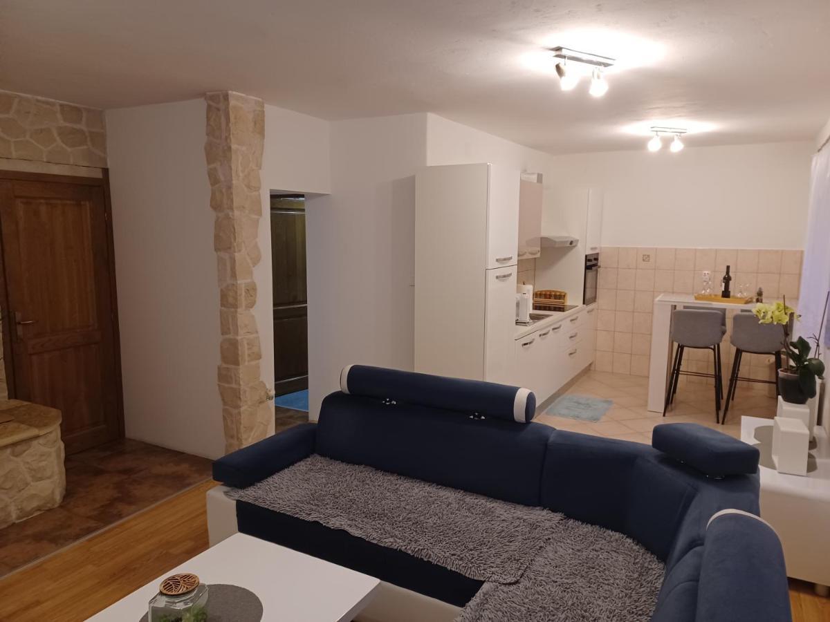 Apartmani Marijamagdalena Gračac 外观 照片