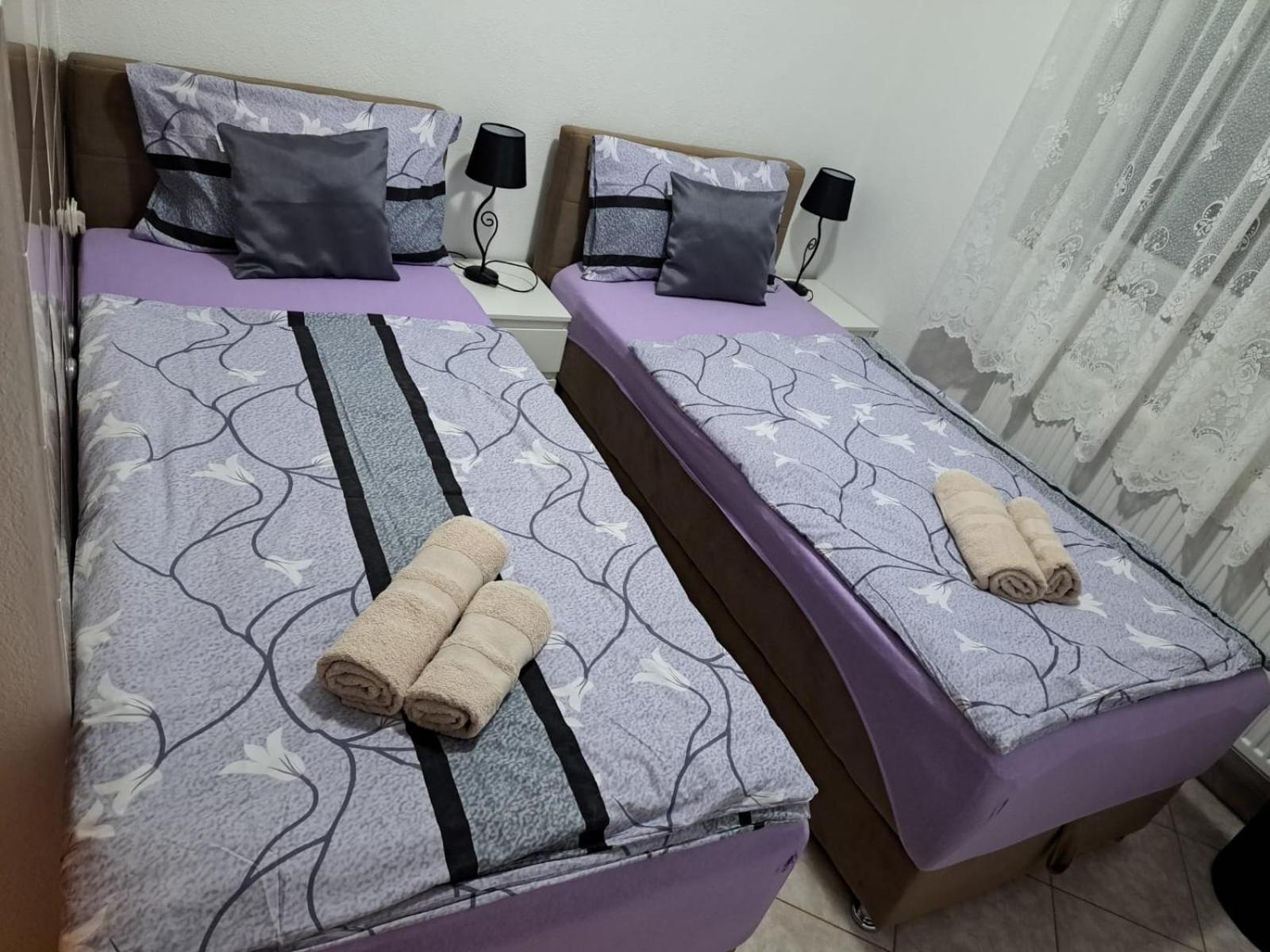 Apartmani Marijamagdalena Gračac 外观 照片