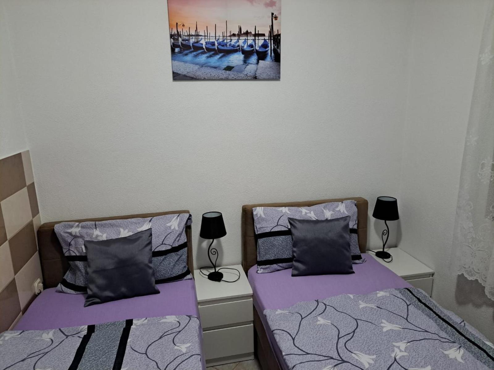 Apartmani Marijamagdalena Gračac 外观 照片