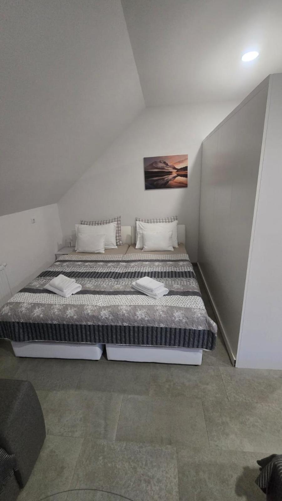 Apartmani Marijamagdalena Gračac 外观 照片