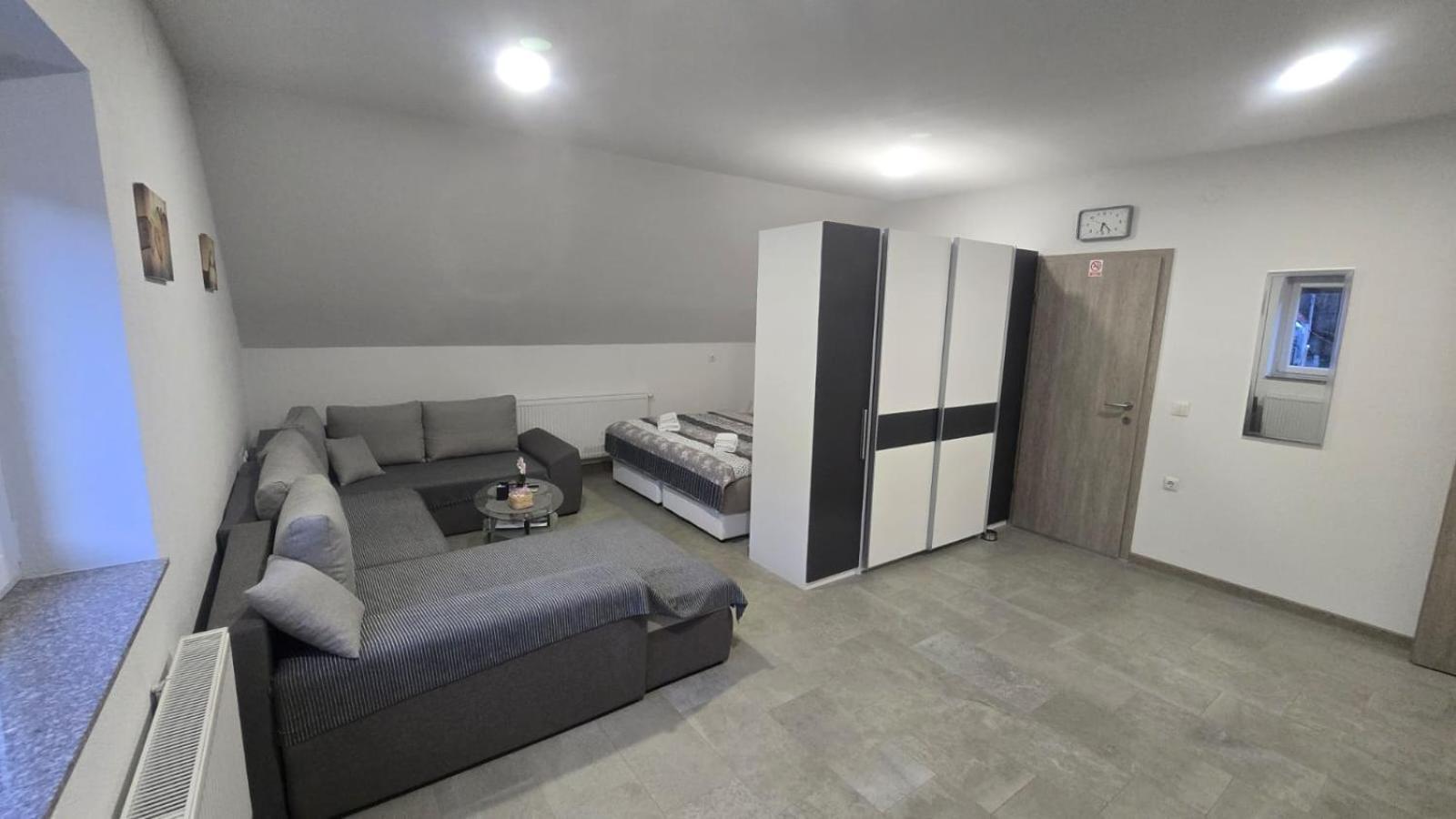 Apartmani Marijamagdalena Gračac 外观 照片